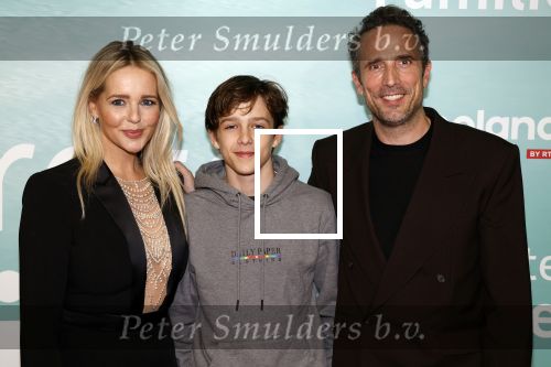 Amsterdam 10 oktober 2023
Premiere een grote familie in Tuschinski . Vidoeland gaat het uitzenden. Chantal Janzen met man marco Geeratz en zoon James