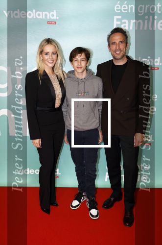 Amsterdam 10 oktober 2023
Premiere een grote familie in Tuschinski . Vidoeland gaat het uitzenden. Chantal Janzen met man marco Geeratz en zoon James