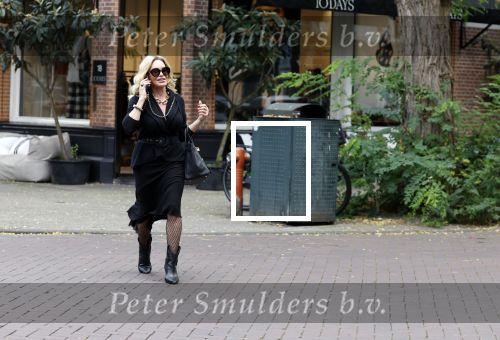 Amsterdam 11 oktober 2023
Connie Witteman met een vriendin op de cornelis schuytstraat.