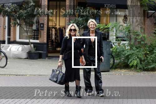 Amsterdam 11 oktober 2023
Connie Witteman met een vriendin op de cornelis schuytstraat.