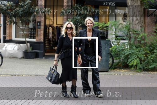 Amsterdam 11 oktober 2023
Connie Witteman met een vriendin op de cornelis schuytstraat.