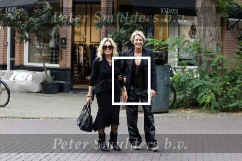 Amsterdam 11 oktober 2023
Connie Witteman met een vriendin op de cornelis schuytstraat.