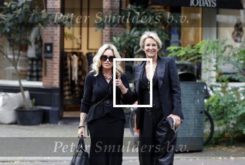 Amsterdam 11 oktober 2023
Connie Witteman met een vriendin op de cornelis schuytstraat.