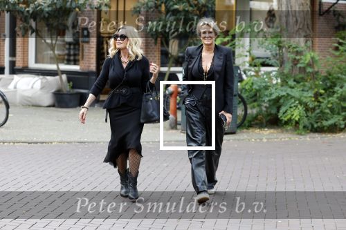 Amsterdam 11 oktober 2023
Connie Witteman met een vriendin op de cornelis schuytstraat.