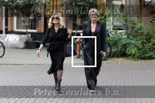 Amsterdam 11 oktober 2023
Connie Witteman met een vriendin op de cornelis schuytstraat.