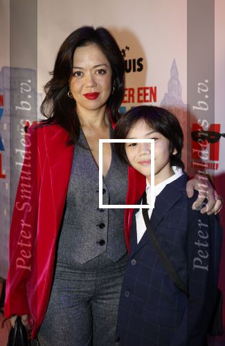 Gouda 16 oktober 2023
Premiere komedie over een bankoverval in Schouwburg Gouda. Cystine Carreon met zoon