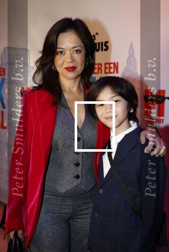 Gouda 16 oktober 2023
Premiere komedie over een bankoverval in Schouwburg Gouda. Cystine Carreon met zoon