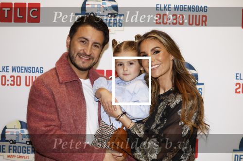 Amsterdam 31 oktober 2023
Danny Froger met partner Ann Dominique Wilten en dochter Fallon, Maxim Froger met partner Ruby van Wanrooij, Natasja Froger met partner Rene Froger, Didier Froger met partner Sammy Verheij en Natascha Froger met partner Matthijs met dochters tijdens de speciale Lunch Screening van De Frogers: Happy Campers van TLC bij Outside Inn te Amsterdam