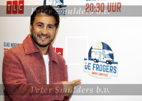 Amsterdam 31 oktober 2023
Danny Froger met partner Ann Dominique Wilten en dochter Fallon, Maxim Froger met partner Ruby van Wanrooij, Natasja Froger met partner Rene Froger, Didier Froger met partner Sammy Verheij en Natascha Froger met partner Matthijs met dochters tijdens de speciale Lunch Screening van De Frogers: Happy Campers van TLC bij Outside Inn te Amsterdam