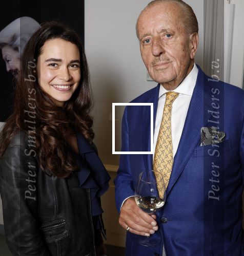 Amsterdam 29 oktober 2023
Opening expositie Davide Heijmans . Haar man Thierry Baudet en haar zoontje waren ook aanwezig .
Davide Heijmans en Theo Hiddema