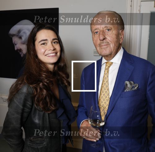 Amsterdam 29 oktober 2023
Opening expositie Davide Heijmans . Haar man Thierry Baudet en haar zoontje waren ook aanwezig .
Davide Heijmans en Theo Hiddema