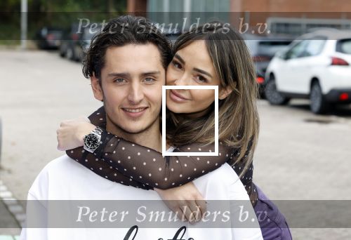 Amsterdam 31 oktober 2023
Danny Froger met partner Ann Dominique Wilten en dochter Fallon, Maxim Froger met partner Ruby van Wanrooij, Natasja Froger met partner Rene Froger, Didier Froger met partner Sammy Verheij en Natascha Froger met partner Matthijs met dochters tijdens de speciale Lunch Screening van De Frogers: Happy Campers van TLC bij Outside Inn te Amsterdam