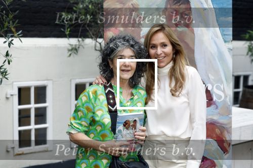 Amsterdam 10 oktober 2023
Presentatie boek moeders van Esther Goedegebuure bij het West Indisch huis. Dieuwertje Blok