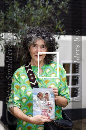 Amsterdam 10 oktober 2023
Presentatie boek moeders van Esther Goedegebuure bij het West Indisch huis. Dieuwertje Blok