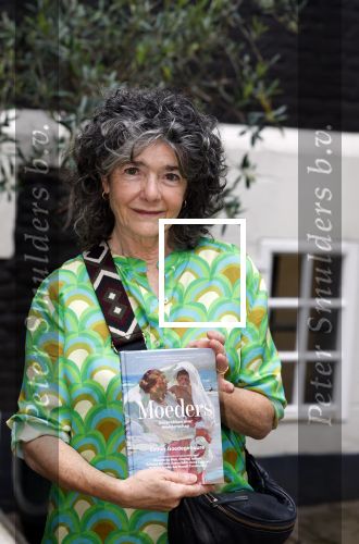 Amsterdam 10 oktober 2023
Presentatie boek moeders van Esther Goedegebuure bij het West Indisch huis. Dieuwertje Blok