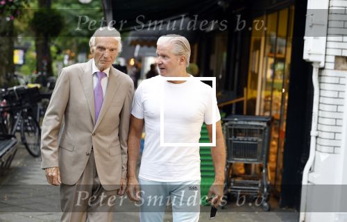 Amsterdam 3 oktober 2023
Dries Roelvink met zijn beste vriend Gunther onderweg naar een heerlijke lunch in Amsterdam zuid. Gunther wordt bijna 85 jaar oud