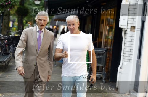 Amsterdam 3 oktober 2023
Dries Roelvink met zijn beste vriend Gunther onderweg naar een heerlijke lunch in Amsterdam zuid. Gunther wordt bijna 85 jaar oud