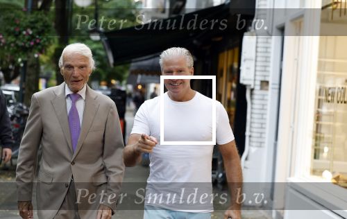 Amsterdam 3 oktober 2023
Dries Roelvink met zijn beste vriend Gunther onderweg naar een heerlijke lunch in Amsterdam zuid. Gunther wordt bijna 85 jaar oud