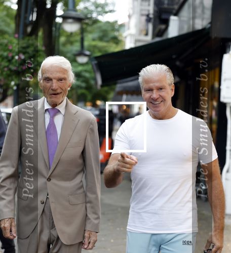 Amsterdam 3 oktober 2023
Dries Roelvink met zijn beste vriend Gunther onderweg naar een heerlijke lunch in Amsterdam zuid. Gunther wordt bijna 85 jaar oud