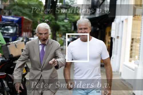 Amsterdam 3 oktober 2023
Dries Roelvink met zijn beste vriend Gunther onderweg naar een heerlijke lunch in Amsterdam zuid. Gunther wordt bijna 85 jaar oud