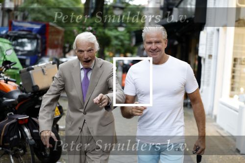 Amsterdam 3 oktober 2023
Dries Roelvink met zijn beste vriend Gunther onderweg naar een heerlijke lunch in Amsterdam zuid. Gunther wordt bijna 85 jaar oud