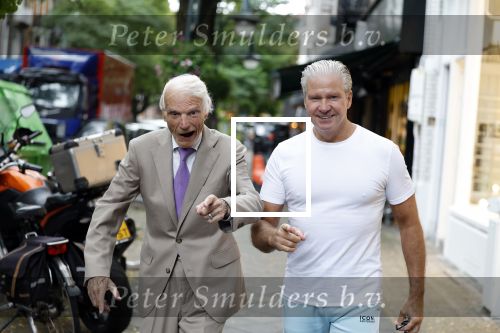 Amsterdam 3 oktober 2023
Dries Roelvink met zijn beste vriend Gunther onderweg naar een heerlijke lunch in Amsterdam zuid. Gunther wordt bijna 85 jaar oud
