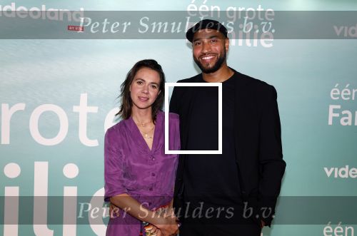 Amsterdam 10 oktober 2023
Premiere een grote familie in Tuschinski . Vidoeland gaat het uitzenden. Edson da Graca met partner