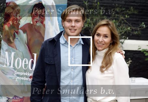 Amsterdam 10 oktober 2023
Presentatie boek moeders van Esther Goedegebuure bij het West Indisch huis. Esther met man en kinderen