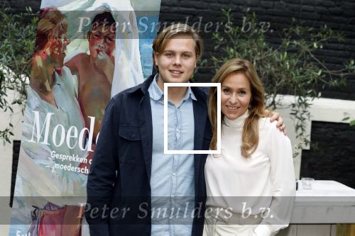 Amsterdam 10 oktober 2023
Presentatie boek moeders van Esther Goedegebuure bij het West Indisch huis. Esther met man en kinderen