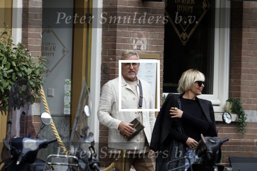 Amsterdam 11 oktober 2023
Gordon en Monique des Bouvrie lunchen bij de burger Room en gaan daarna samen naar de pc hooftstraat.