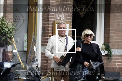 Amsterdam 11 oktober 2023
Gordon en Monique des Bouvrie lunchen bij de burger Room en gaan daarna samen naar de pc hooftstraat.