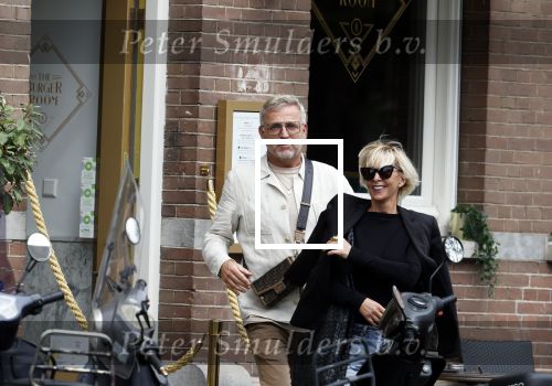 Amsterdam 11 oktober 2023
Gordon en Monique des Bouvrie lunchen bij de burger Room en gaan daarna samen naar de pc hooftstraat.