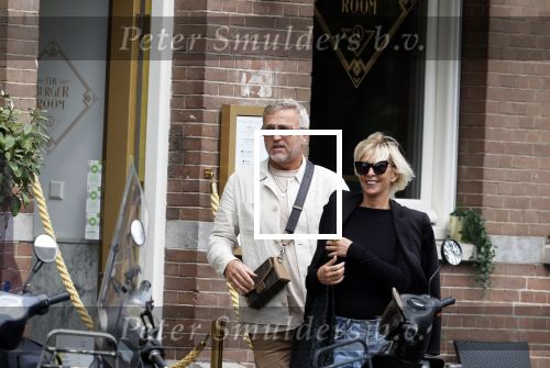 Amsterdam 11 oktober 2023
Gordon en Monique des Bouvrie lunchen bij de burger Room en gaan daarna samen naar de pc hooftstraat.