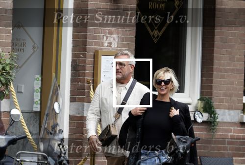 Amsterdam 11 oktober 2023
Gordon en Monique des Bouvrie lunchen bij de burger Room en gaan daarna samen naar de pc hooftstraat.