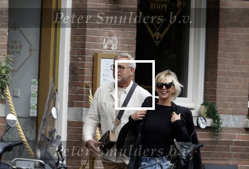 Amsterdam 11 oktober 2023
Gordon en Monique des Bouvrie lunchen bij de burger Room en gaan daarna samen naar de pc hooftstraat.