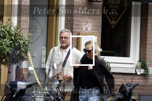 Amsterdam 11 oktober 2023
Gordon en Monique des Bouvrie lunchen bij de burger Room en gaan daarna samen naar de pc hooftstraat.