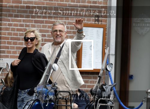 Amsterdam 11 oktober 2023
Gordon en Monique des Bouvrie lunchen bij de burger Room en gaan daarna samen naar de pc hooftstraat.