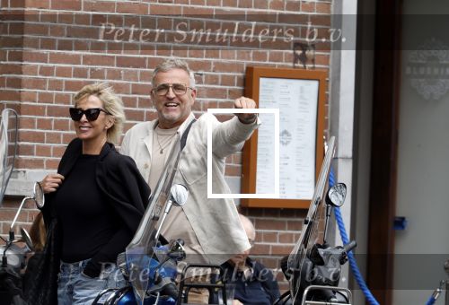 Amsterdam 11 oktober 2023
Gordon en Monique des Bouvrie lunchen bij de burger Room en gaan daarna samen naar de pc hooftstraat.