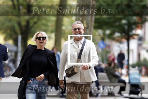 Amsterdam 11 oktober 2023
Gordon en Monique des Bouvrie lunchen bij de burger Room en gaan daarna samen naar de pc hooftstraat.