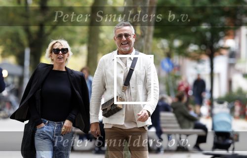 Amsterdam 11 oktober 2023
Gordon en Monique des Bouvrie lunchen bij de burger Room en gaan daarna samen naar de pc hooftstraat.