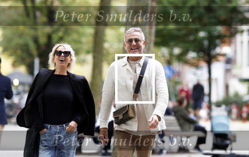 Amsterdam 11 oktober 2023
Gordon en Monique des Bouvrie lunchen bij de burger Room en gaan daarna samen naar de pc hooftstraat.