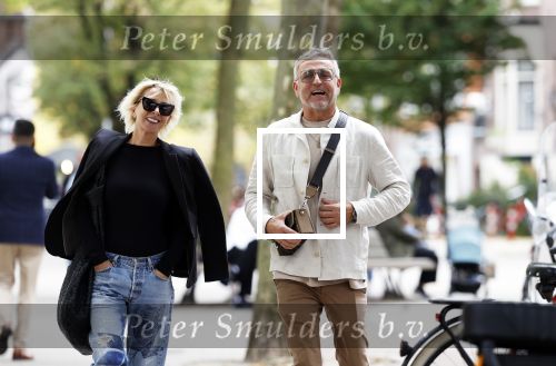 Amsterdam 11 oktober 2023
Gordon en Monique des Bouvrie lunchen bij de burger Room en gaan daarna samen naar de pc hooftstraat.