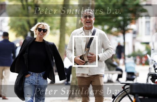 Amsterdam 11 oktober 2023
Gordon en Monique des Bouvrie lunchen bij de burger Room en gaan daarna samen naar de pc hooftstraat.