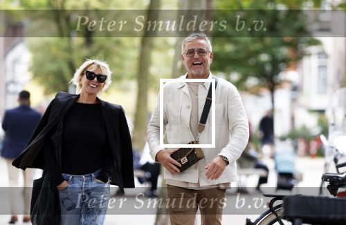 Amsterdam 11 oktober 2023
Gordon en Monique des Bouvrie lunchen bij de burger Room en gaan daarna samen naar de pc hooftstraat.