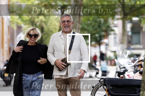 Amsterdam 11 oktober 2023
Gordon en Monique des Bouvrie lunchen bij de burger Room en gaan daarna samen naar de pc hooftstraat.