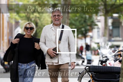 Amsterdam 11 oktober 2023
Gordon en Monique des Bouvrie lunchen bij de burger Room en gaan daarna samen naar de pc hooftstraat.