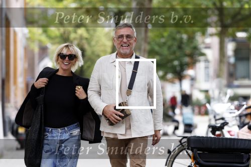 Amsterdam 11 oktober 2023
Gordon en Monique des Bouvrie lunchen bij de burger Room en gaan daarna samen naar de pc hooftstraat.