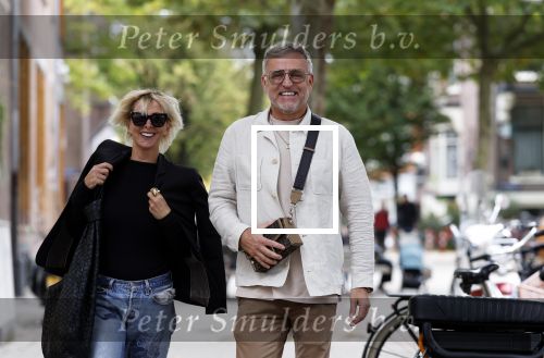 Amsterdam 11 oktober 2023
Gordon en Monique des Bouvrie lunchen bij de burger Room en gaan daarna samen naar de pc hooftstraat.