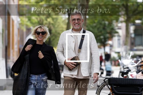 Amsterdam 11 oktober 2023
Gordon en Monique des Bouvrie lunchen bij de burger Room en gaan daarna samen naar de pc hooftstraat.