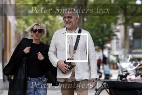 Amsterdam 11 oktober 2023
Gordon en Monique des Bouvrie lunchen bij de burger Room en gaan daarna samen naar de pc hooftstraat.